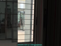 Στρίβοντας παράθυρα με γάζα