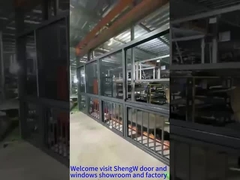 4 Κλειδωμένα παράθυρα με κλείστρα