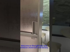 Τρεις πόρτες, φύλλα, συρόμενη πόρτα.